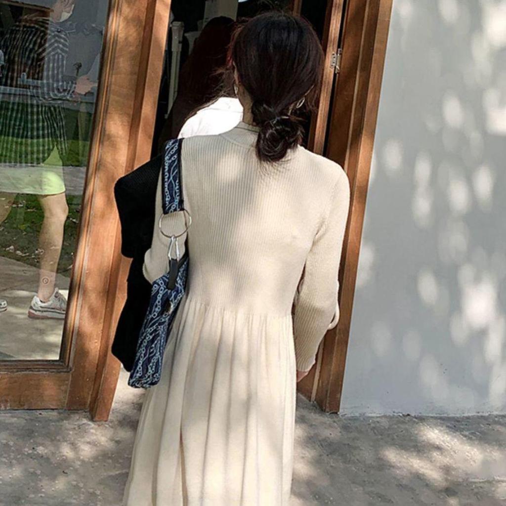 Schwarzes Wollkleid im Hepburn-Stil mit halbhohem Kragen für Herbst/Winter