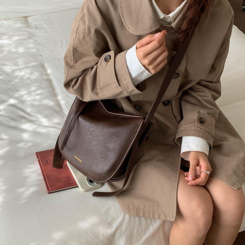 Niche Retro High-end Underarm Bag Women's 2025 New Simple Bucket Bag Maillard Style Shoulder Messenger Bag