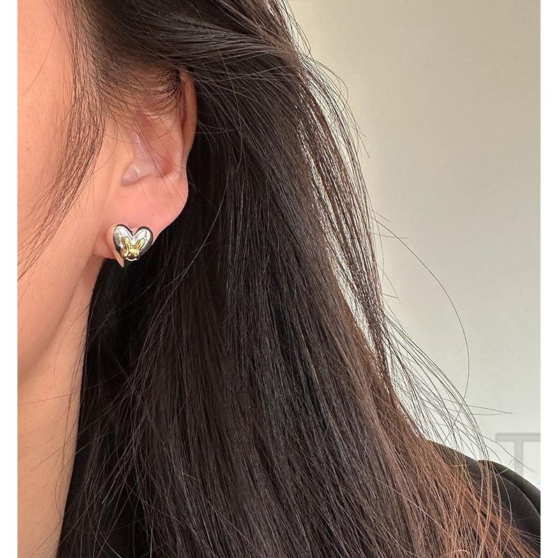 Planet Rabbit Love Earrings Women's Simple Niche Design Earrings Raising Ear Holes New