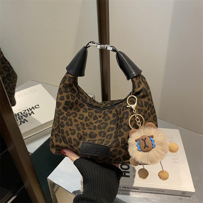 Elegant And Versatile Medium Sized Black Or Brown Pu Leather Handbag For Everyday Use Without Pendant чёрный