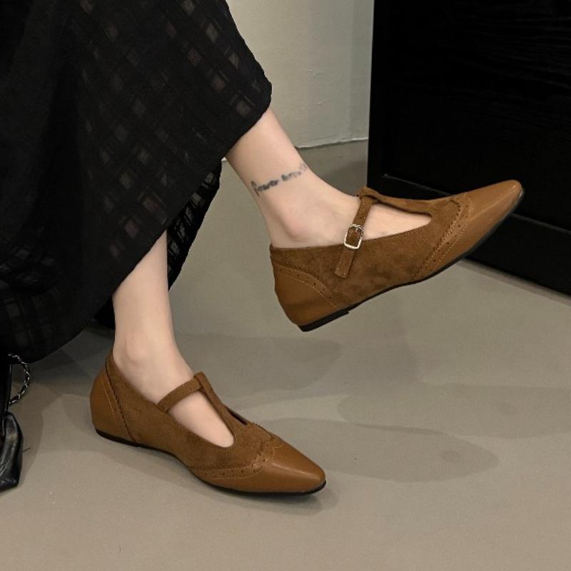 2025 Women's Pointed Toe with Buckle Elegant Sandals Sexy Buckle Shoes  Carving British Style T-strap Slip-on Flats Retro