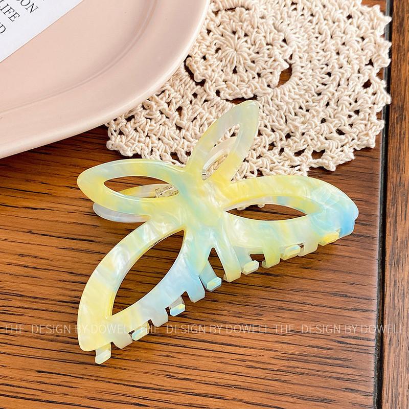Trendy Acrylic Hair Claw Clip In Beautiful Candy Colors Ideal For Fashionable Women