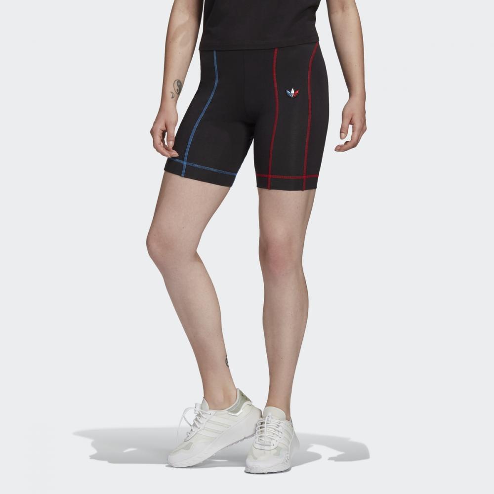 

Короткие тайтсы Adidas ЧЕРНЫЕ