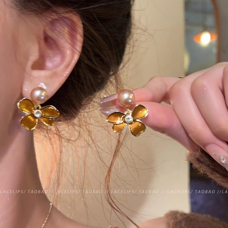 Popular Maillard Retro Coffee Earrings Women's Hong Kong Style Temperament High-end Earrings Internet Celebrity Same Ear Jewelry