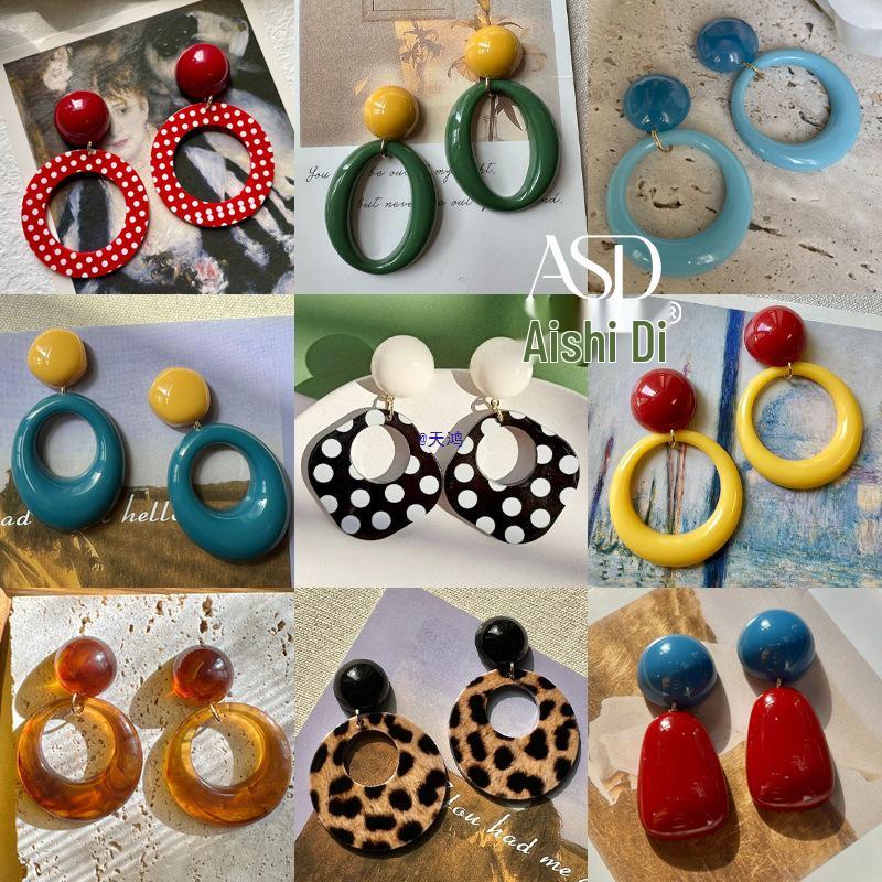Hong Kong Style Retro Polka Dot Earrings: Playful Red Ear Clips for Girls and Women