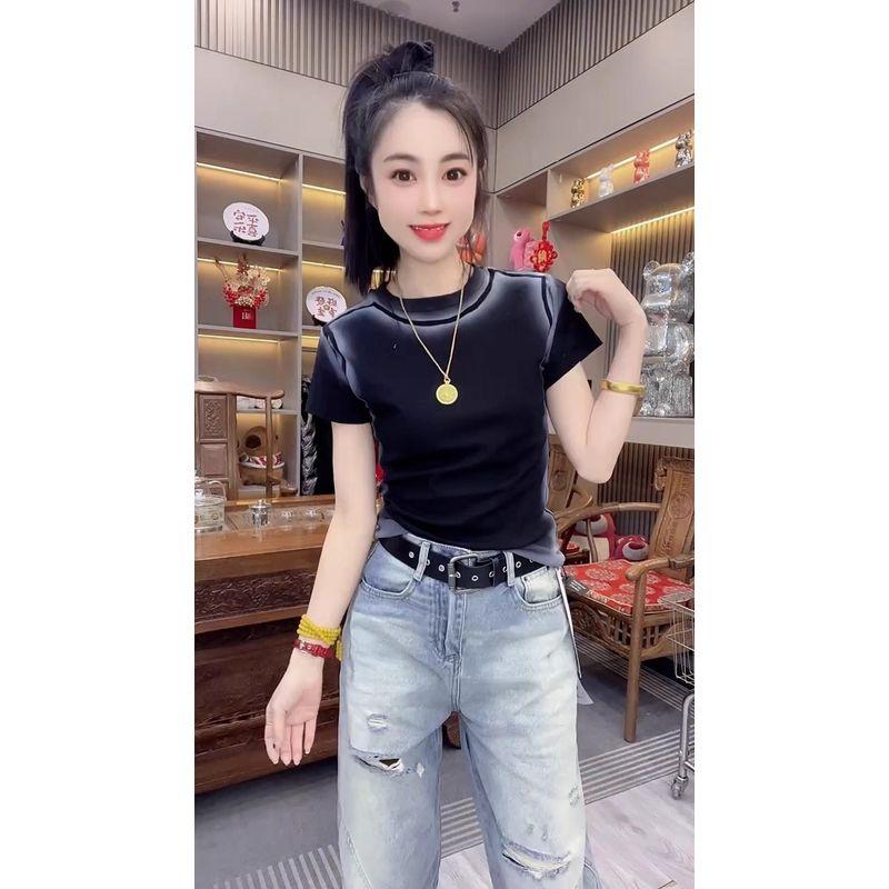 

Европейские товары Градиентный цвет Яркая линия Распускающаяся футболка с круглым вырезом из чистого хлопка с коротким рукавом Женская 2025 Лето Новое поступление Топы с американским плечом Black 3XL