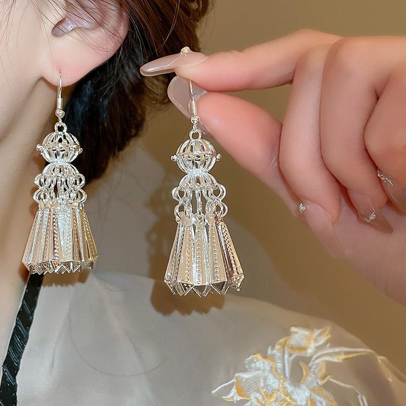 Bohemian retro tassel earrings with fashionable ethnic style and temperament, ear hooks with a niche and high-end feel, versatile earrings