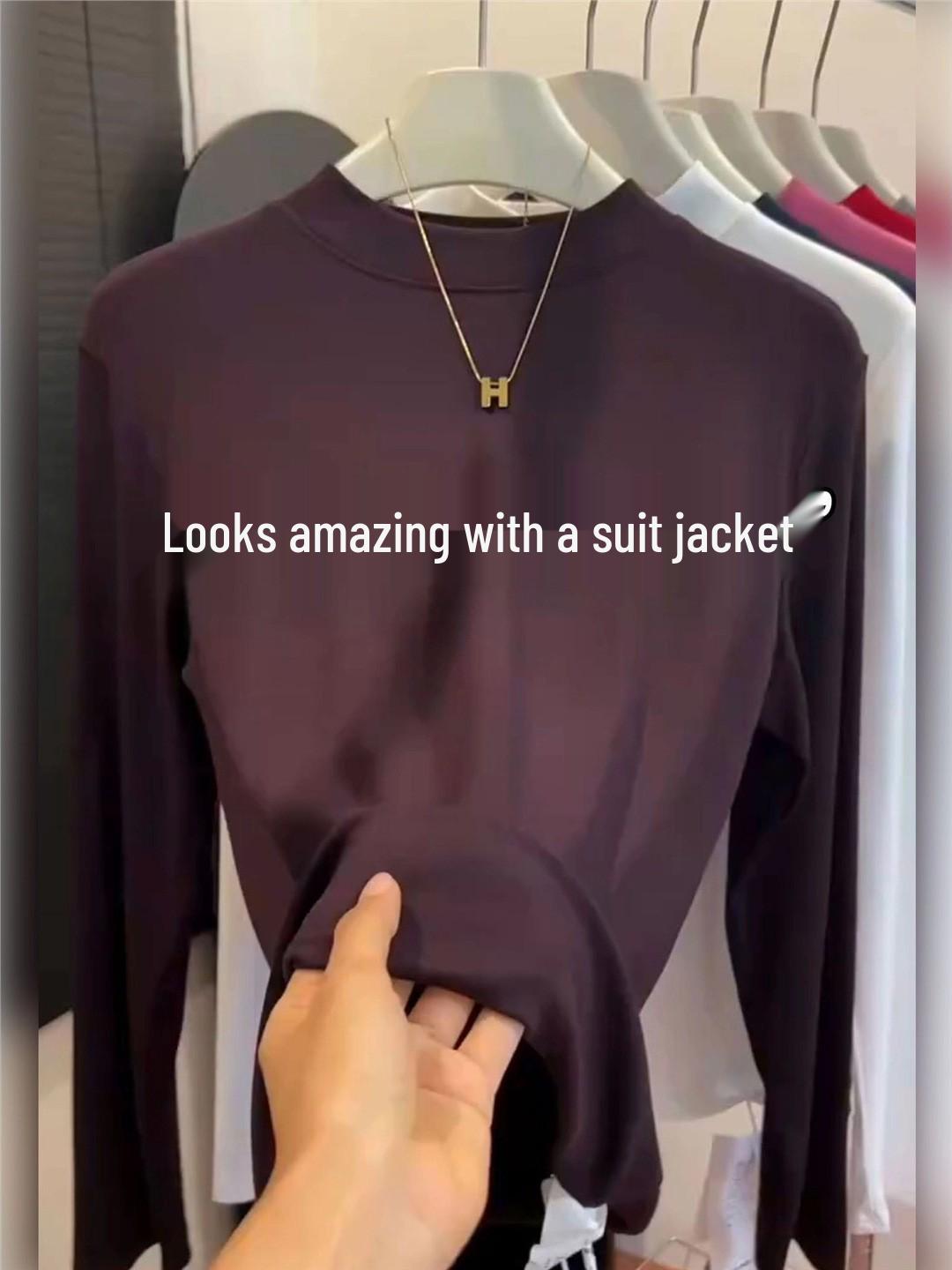 

Женская приталенная футболка с высоким воротником однотонная со средним вырезом - Мода весна-осень 2025 Medium