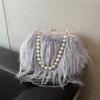 Geantă Satchel Elegantă din Blană Artificială cu Mâner de Perle Geantă de Seară Pufoasă și Moale Portofel de Damă la Modă Geantă de Mână Culoare Solidă cu Închidere Tip Kiss