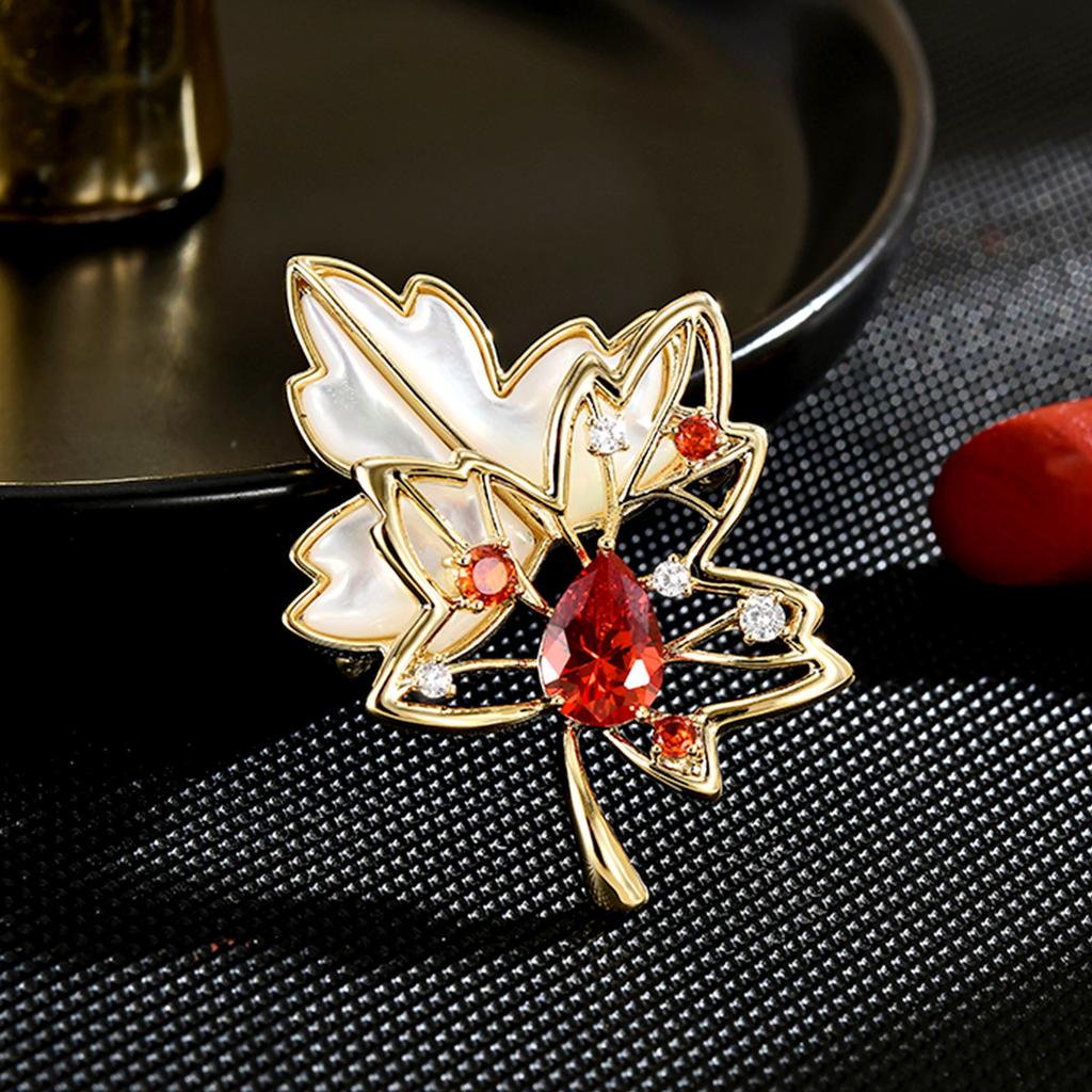 Canada Red Maple Leaf Small Brooch Women's Exquisite Premium Luxury Brooch Temperament Pin Suit High-end Accessories