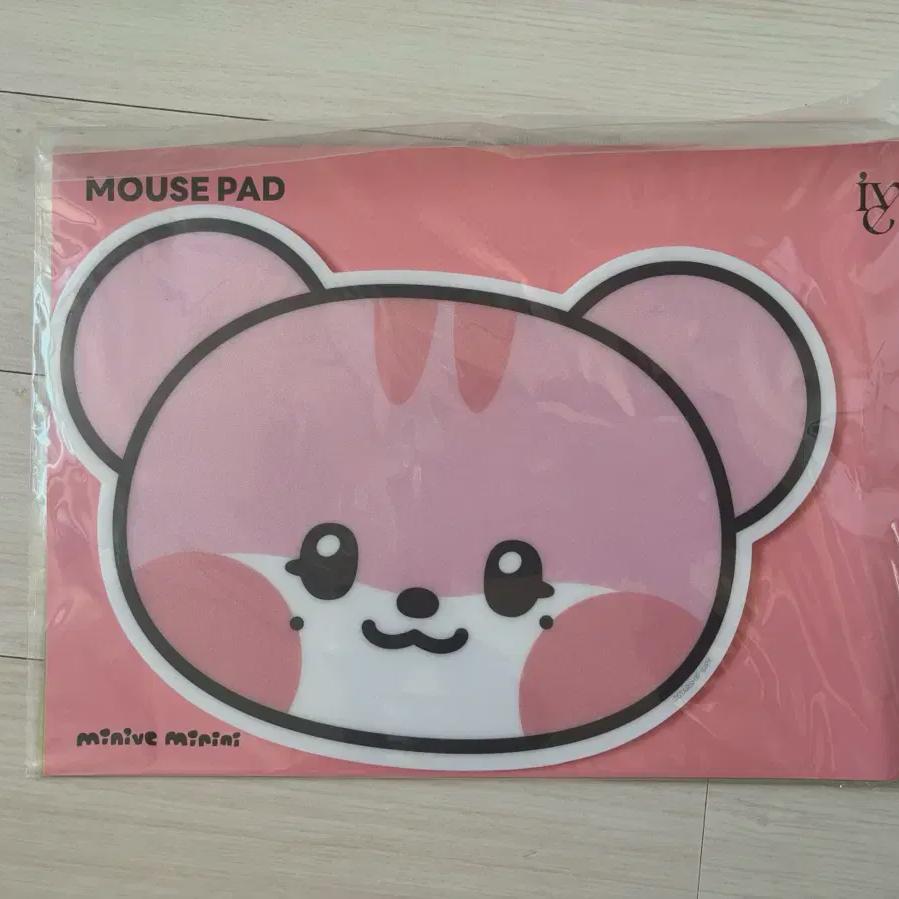 

Ive Ether Mouse Pad Minive Minnie Popup Store