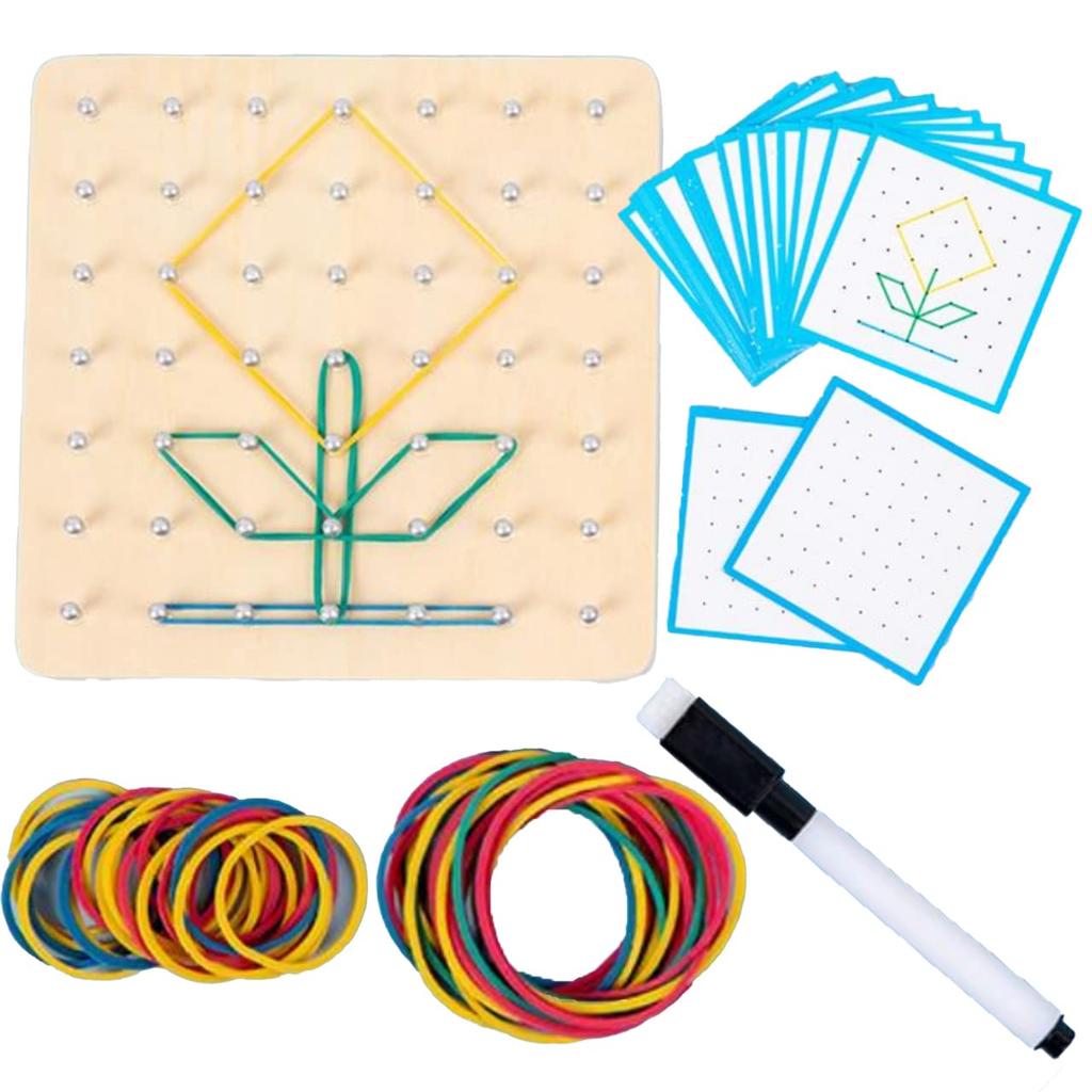Geoboard, oblíbená dřevěná vzdělávací hračka pro děti, obsahující puzzle, gumičky a desku pro nápaditou hru (malá velikost).