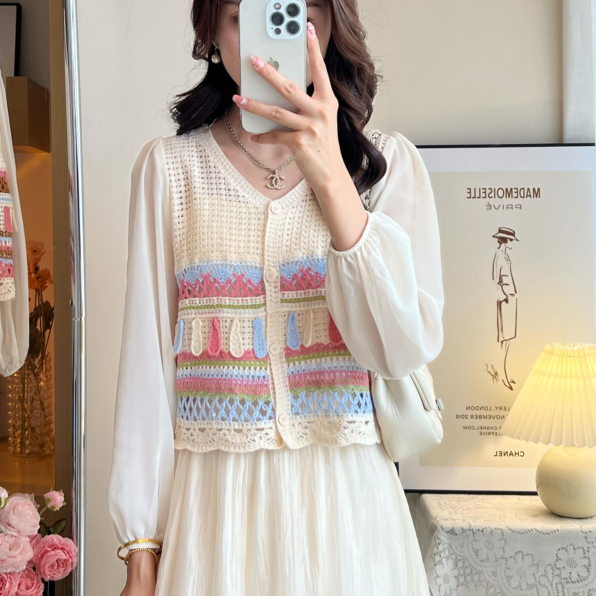 

Women Tops Embroidery Crochet Top with Chiffon Sleeve Button Front Airy Shirts Sheer Open-knit Blouses Summer Beach Vacation Short Top One Size світло-синій колір