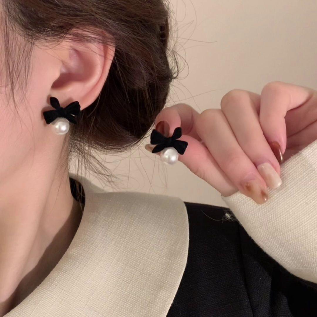 

Fashionable Women s Versatile Earrings With A High-end Temperament Hoop One Size