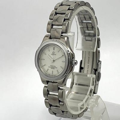 Used Working Item CITIZEN Wristwatch ATTESA Titanium Quartz Popular Vintage