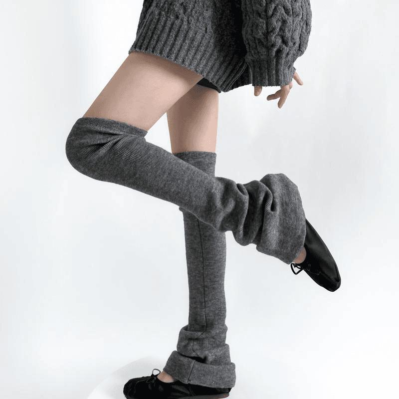 Slightly Flared High-top Sock Knit with An Atmosphere, Creamy White for Slimming, Versatile Leg Covers, Solid Color Over-the-knee Socks