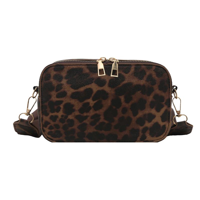 

This year, niche leopard print mother bag women s 2025 autumn and winter retro design messenger bag, premium shoulder small square bag коричневый