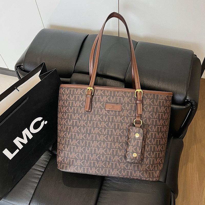 Commuter Bag Going Out Large-capacity Shoulder Bag Women's 2026 New Model, Light Luxury High-end Tote Bag Underarm Bag
