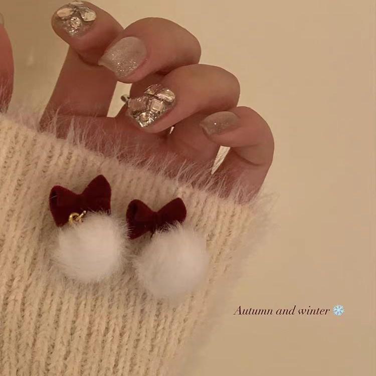 Cercei Plus cu Fundă Roșie - Design Unic cu Puf pentru Femei, Colecția Toamnă/Iarnă 2025