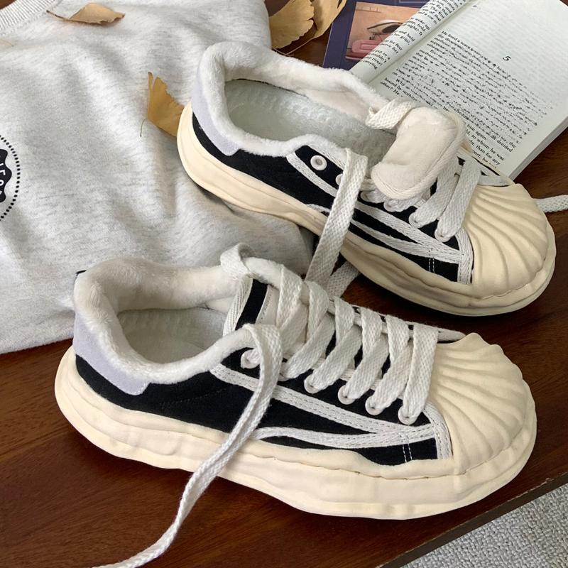 Korean Style Comfortable Women Shoes Simple Running 2024 New Fashion Autumn Elevated Increase Shell Head Dissolved Canvas Shoes