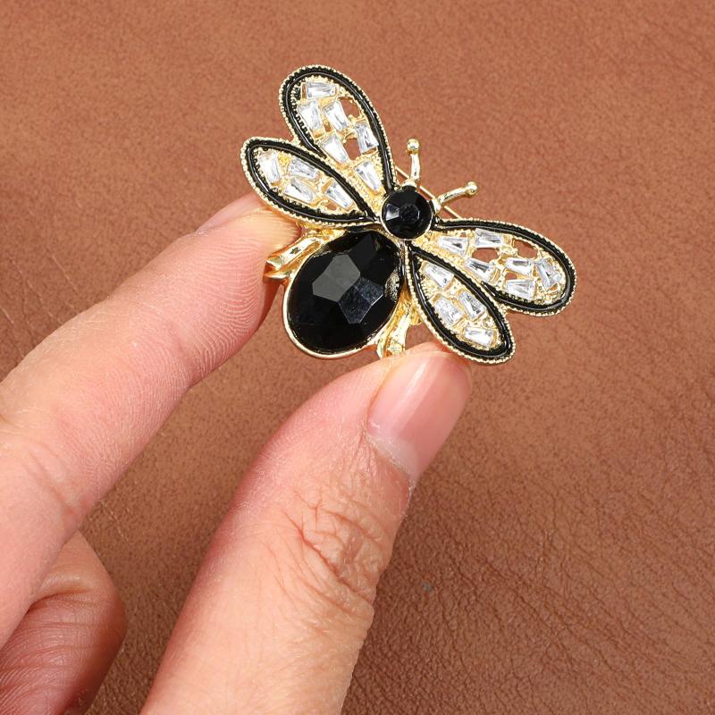 Bee Rhinestone Brooch for Vintage Style Lovers Shiny Crystal Insect Lapel Badge for Outfit Decor Gift