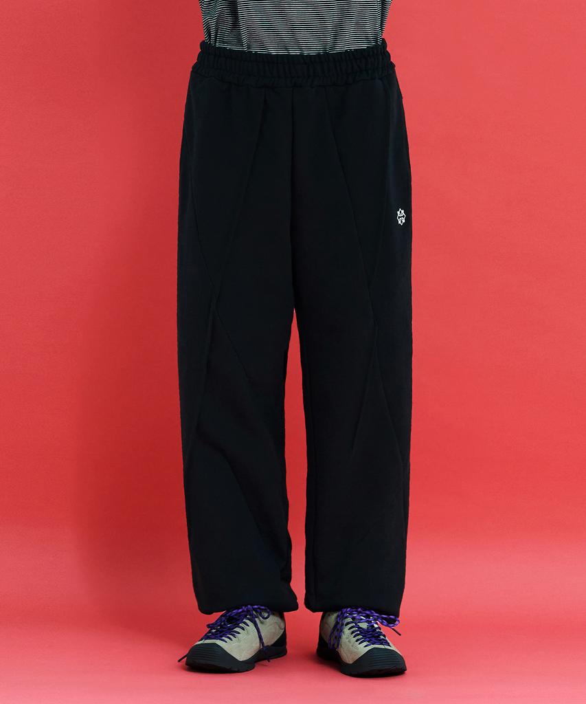 UNALLOYED Dart Sweatpants / Black
