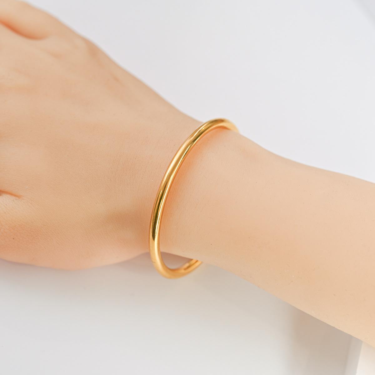 

Non-Fade Sand Gold Titanium Steel Bracelet Trendy Versatile Vintage European Style Hand Accessory for Fashionistas 58-60mm