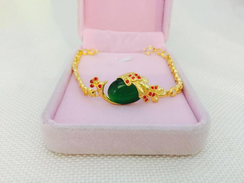 European Gold-Plated Women's Necklace & Bracelet Set with Cat's Eye Peacock Pendant Jewelry