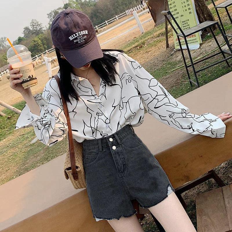 Classic and Minimalist Fashion Versatile Summer Hole Women High Waist Thin A Word Loose Outside Wearing Wide Leg Thin Denim Shorts Individuality