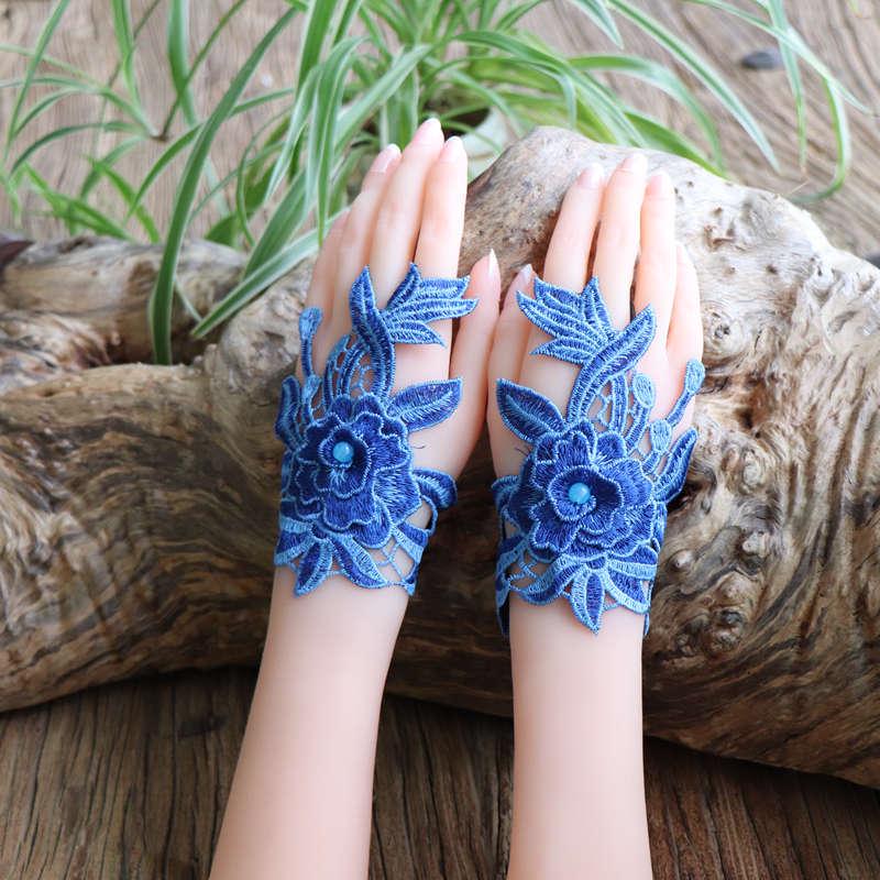 Ethnic Style Embroidered Fingerless Gloves with Wrist Guards for Women