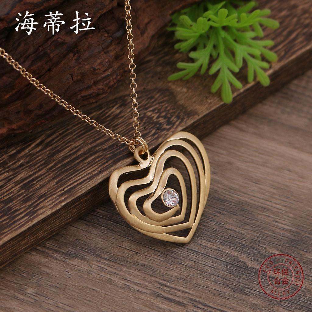 New geometric hollow brushed love pendant, women's fashion high sense diamond inlaid heart necklace