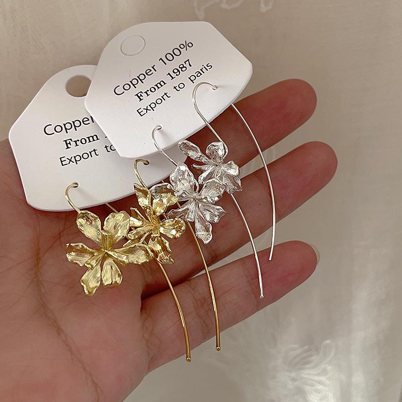 Iris Flower Retro Court Metal Earrings – Elegant, Versatile Women's Ear Jewelry