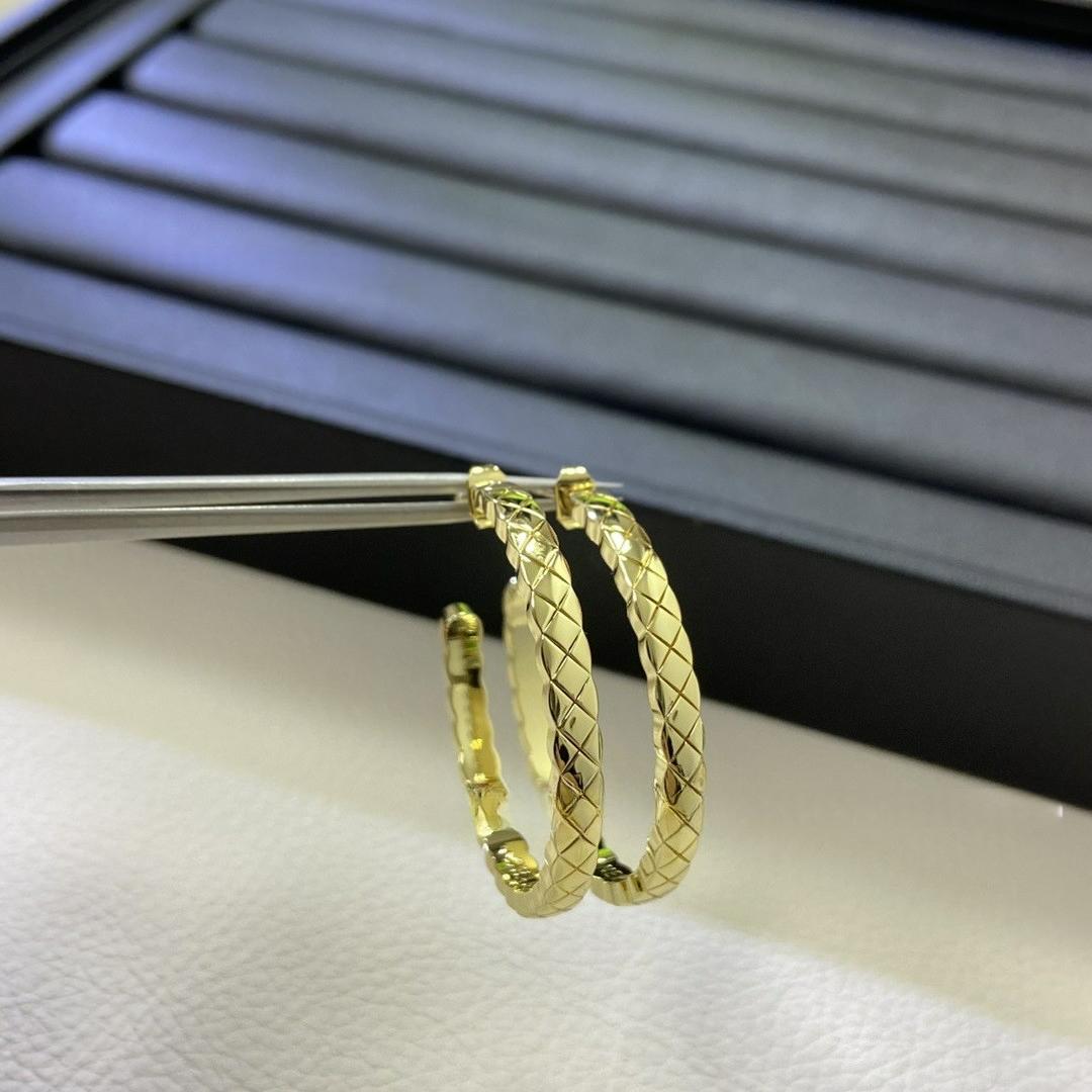 V Золотые Высокая Версия CNC Алмазные Серьги Легкая Роскошь Высококлассные Нишевые Серьги-Гвоздики с Характером