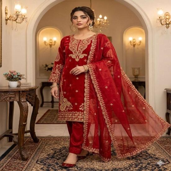 The Gauri Heavy Zari Shimmer Suit Set M