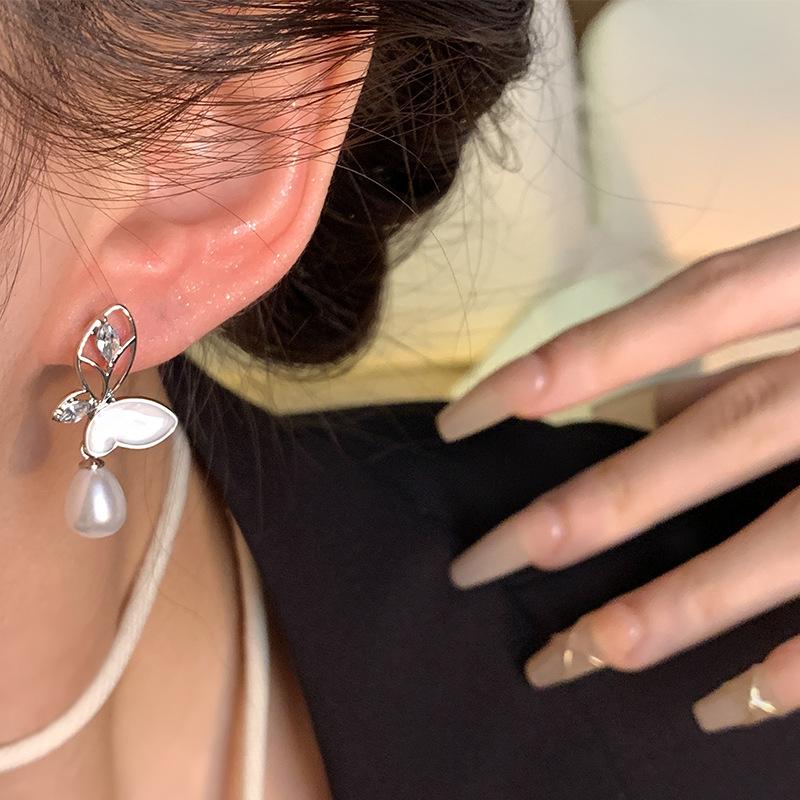 Hollow Out Butterfly Pearl Ear Stud Earrings