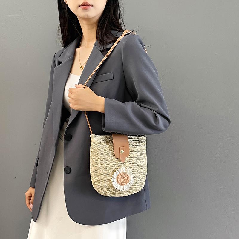 2025 Summer New Straw Bag Mobile Phone Bag Messenger Bag Fashion Foreign Style Niche Woven Bag