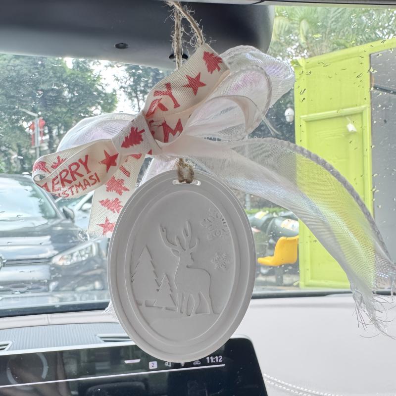 1pcChristmas Reindeer Car Plaster Aromatherapy Car Interior Christmas Tree Hanging Decoration Bathroom Bedroom Wardrobe Diffuser