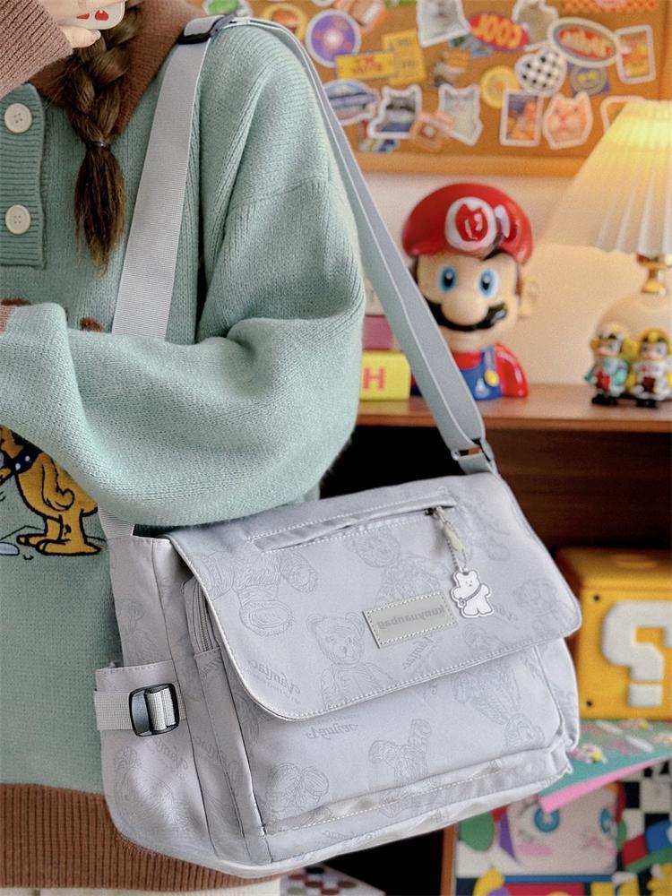 

Vintage bear messenger bag female Japanese ins large capacity versatile messenger bag male student female messenger bag No specification серый