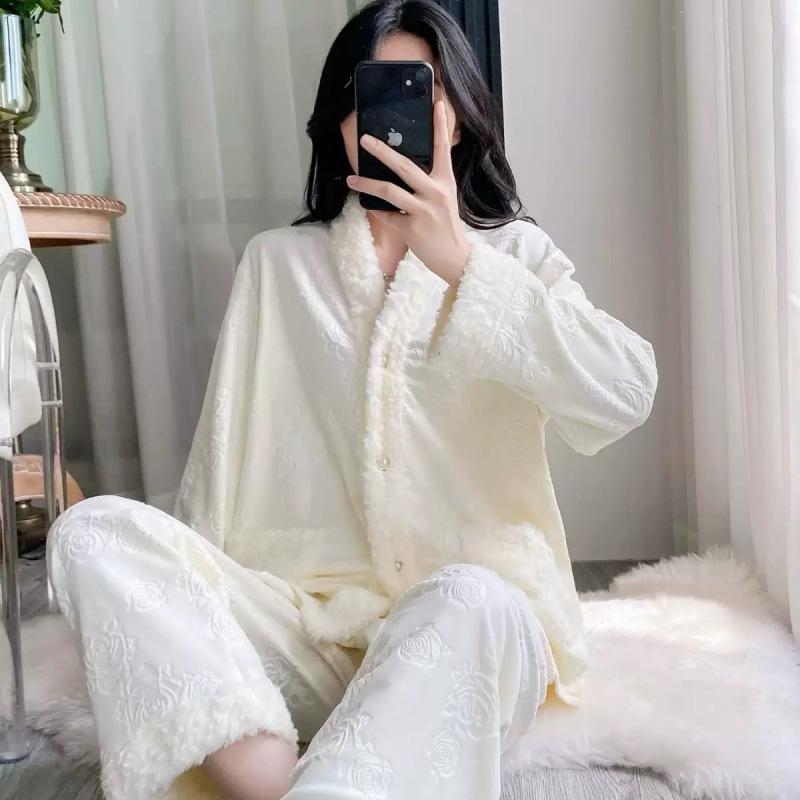 1011 autumn and winter new island velvet pajamas women's small fragrant wind fur collar thickened warm double-sided velvet loungewear set