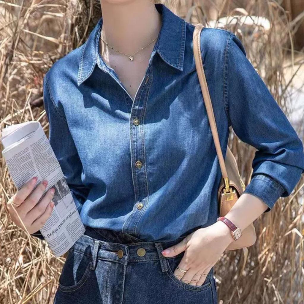 Women's Non-rolled Dark Blue Soft Denim Shirts Are Layered Over Long-sleeved Full-shoulder Tops In Autumn and Winter