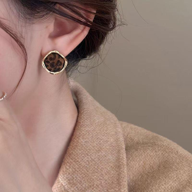 2025 Autumn/Winter Leopard Print Retro Square Earrings for Women - High-End Luxury Style