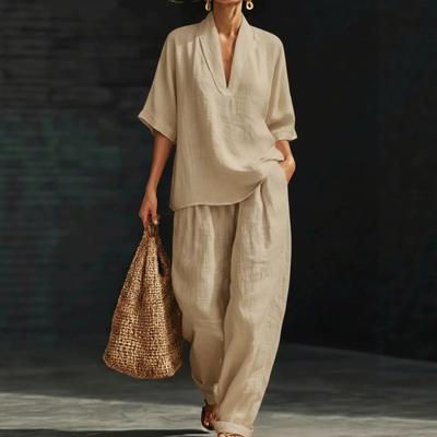 Dámský líný top s véčkovým výstřihem a krátkým rukávem a široké kalhoty dvoudílná souprava, volný relaxační outfit na léto