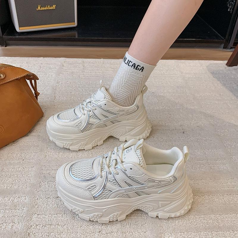 Dad's shoes have increased in height in autumn, and the new 2025 super-fire breathable mesh sports and leisure platform women's shoes and white shoes.