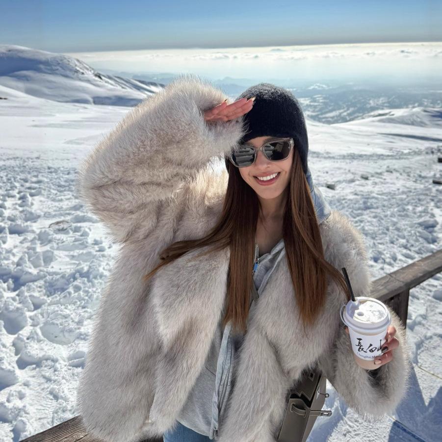 New lazy wind fluffy fox fur coat loose and versatile fashion medium and long imitation fur coat women