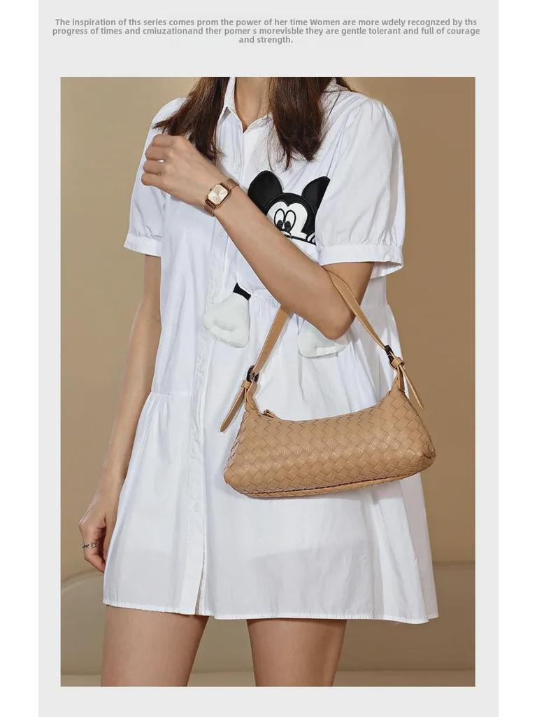 2025 Korean Style Versatile Hand-Woven Shoulder Bag 