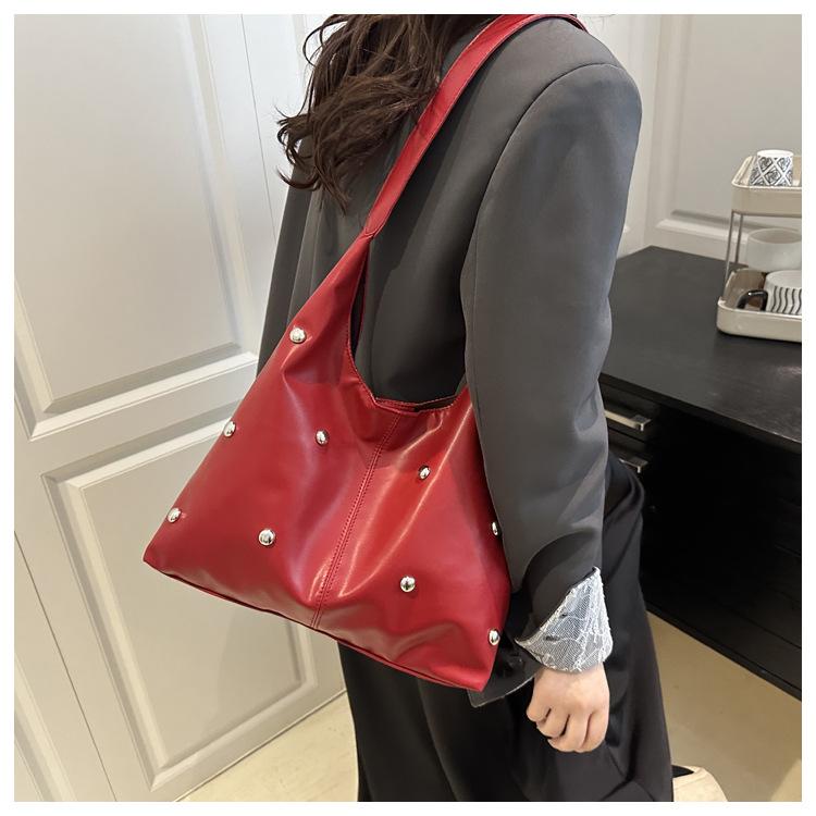 Geantă de umăr din piele ecologică cu detalii nituri Geantă de mână trendy pentru femei Stil casual CLE