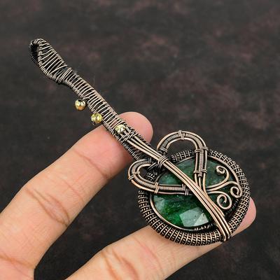 Pendentif Émeraude Zambienne Facettée Fil de Cuivre Enveloppé Pendentif Pierre Précieuse Bijou Émeraude Guitare Pendentif Fait Main Cadeau Pour Femmes Bijoux de Créateur