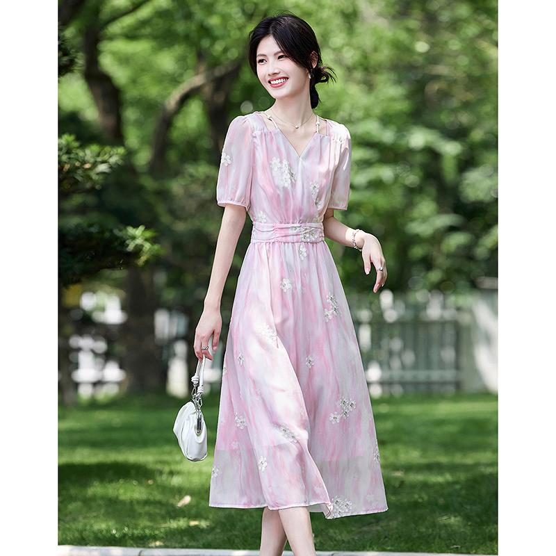 Summer Dressing Design Sense Niche Fashion Temperament Embroidered Flower Slimming Vacation Style Dress