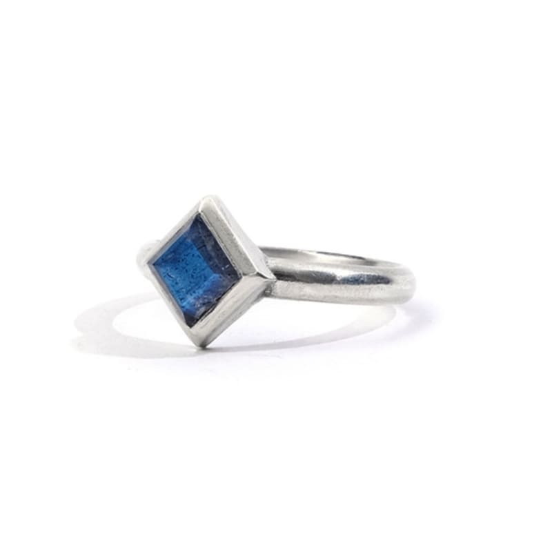 SEWNSWEN SILVER GEMSTONE RHOMBUS RING