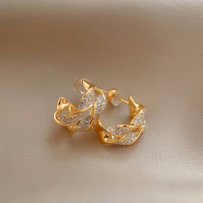 Light Luxury Niche Design Twist Diamond C Ring Earrings Femininity High-end Stud Earrings Fashionable and Unique Versatile Earrings